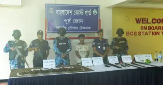 টেকনাফে কোস্টগার্ড-পুলিশের যৌথ অভিযান, অস্ত্র-মাদকসহ অপহৃত যুবক উদ্ধার